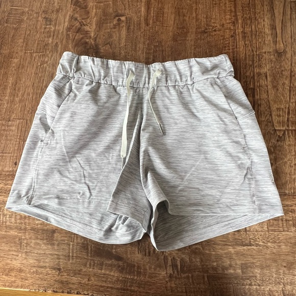 Lululemon On The Fly Short - Picture 2 of 4